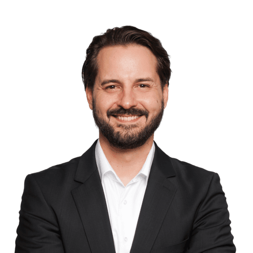 Philipp Schulze Tertilt, Geschäftsführer der WYSA GmbH, als freigestelltes Porträt in Businesskleidung mit freundlichem Lächeln